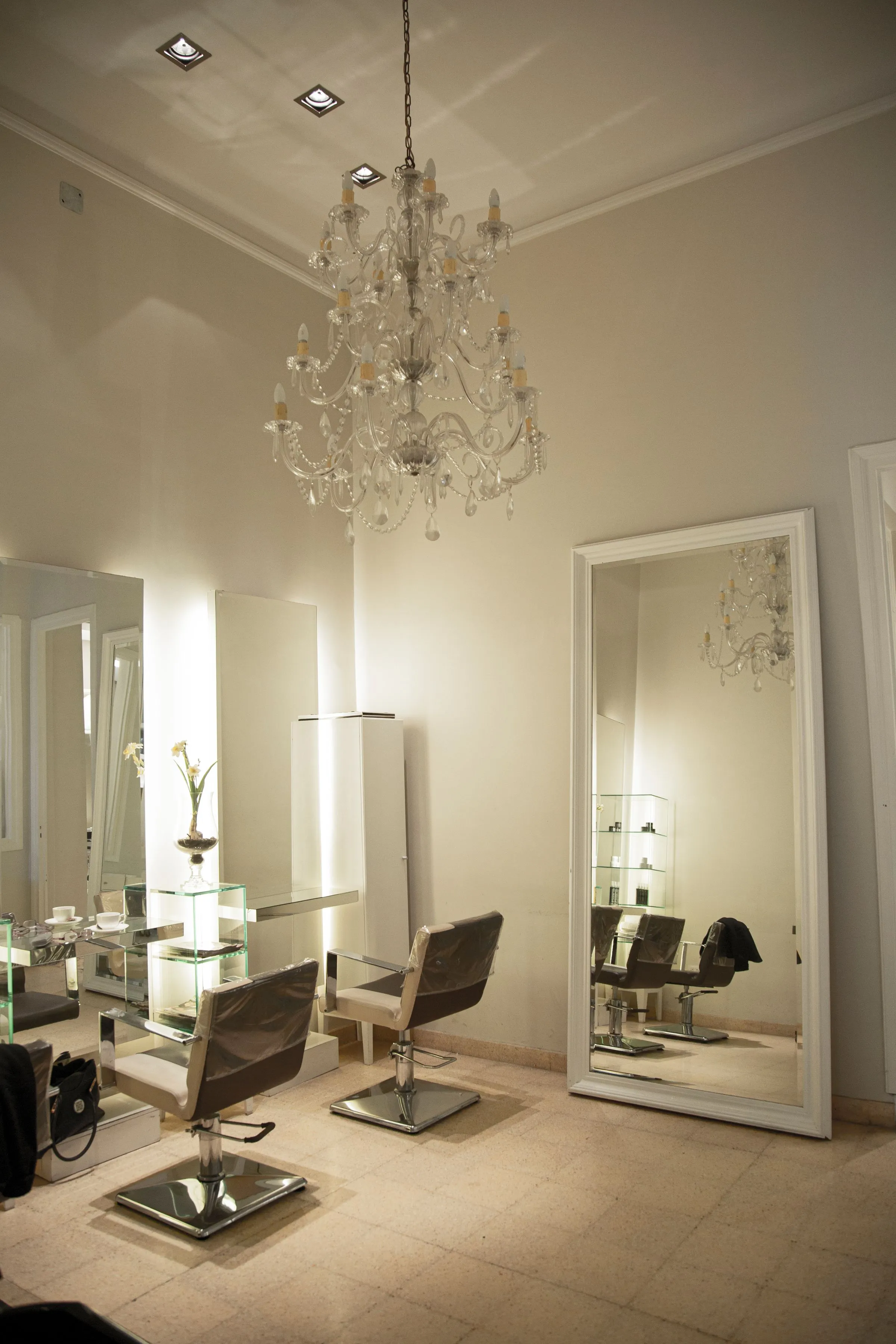 The studio: tall mirrors, a chandelier and soft light.